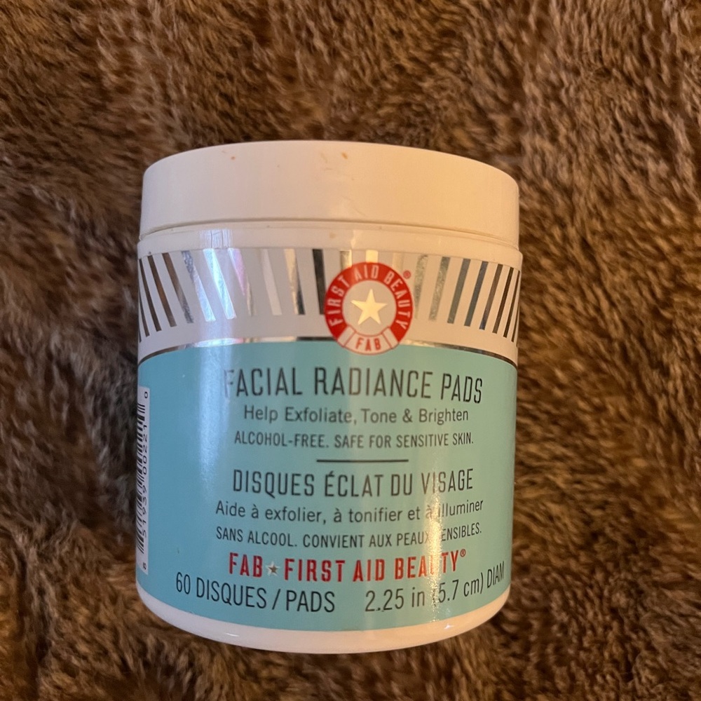 First aid beauty facial radiance pads